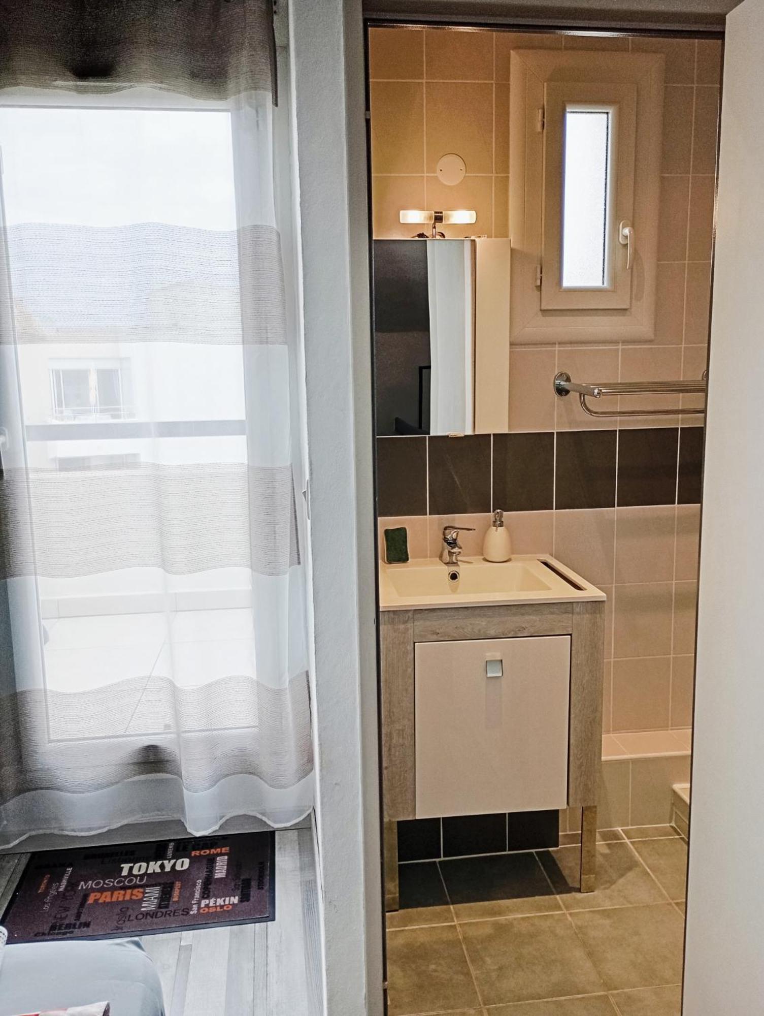 Grand Appartement Proche Port Et Plages, 6 A 8 Pers, 3 Chambres, Climatise Agde Zewnętrze zdjęcie
